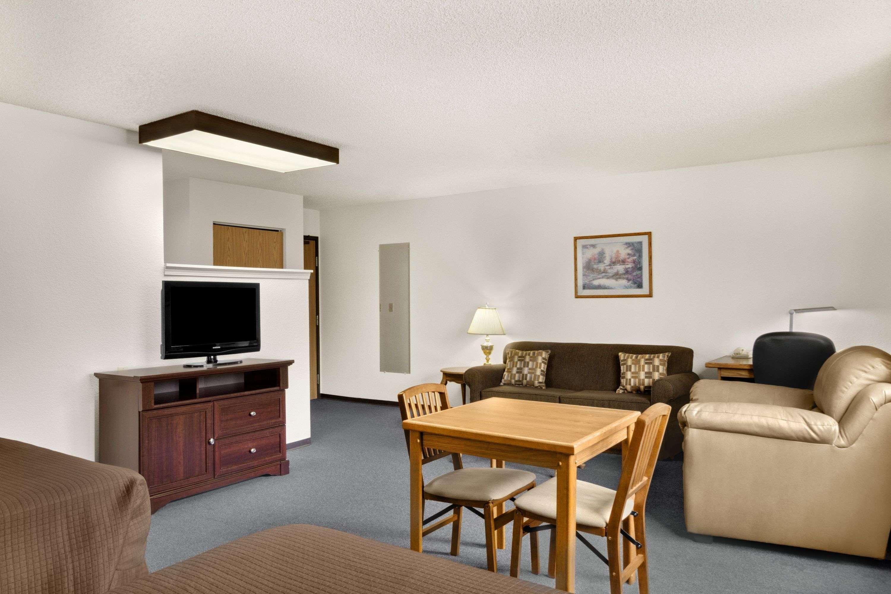 Super 8 By Wyndham Williams Lake Bc Екстериор снимка