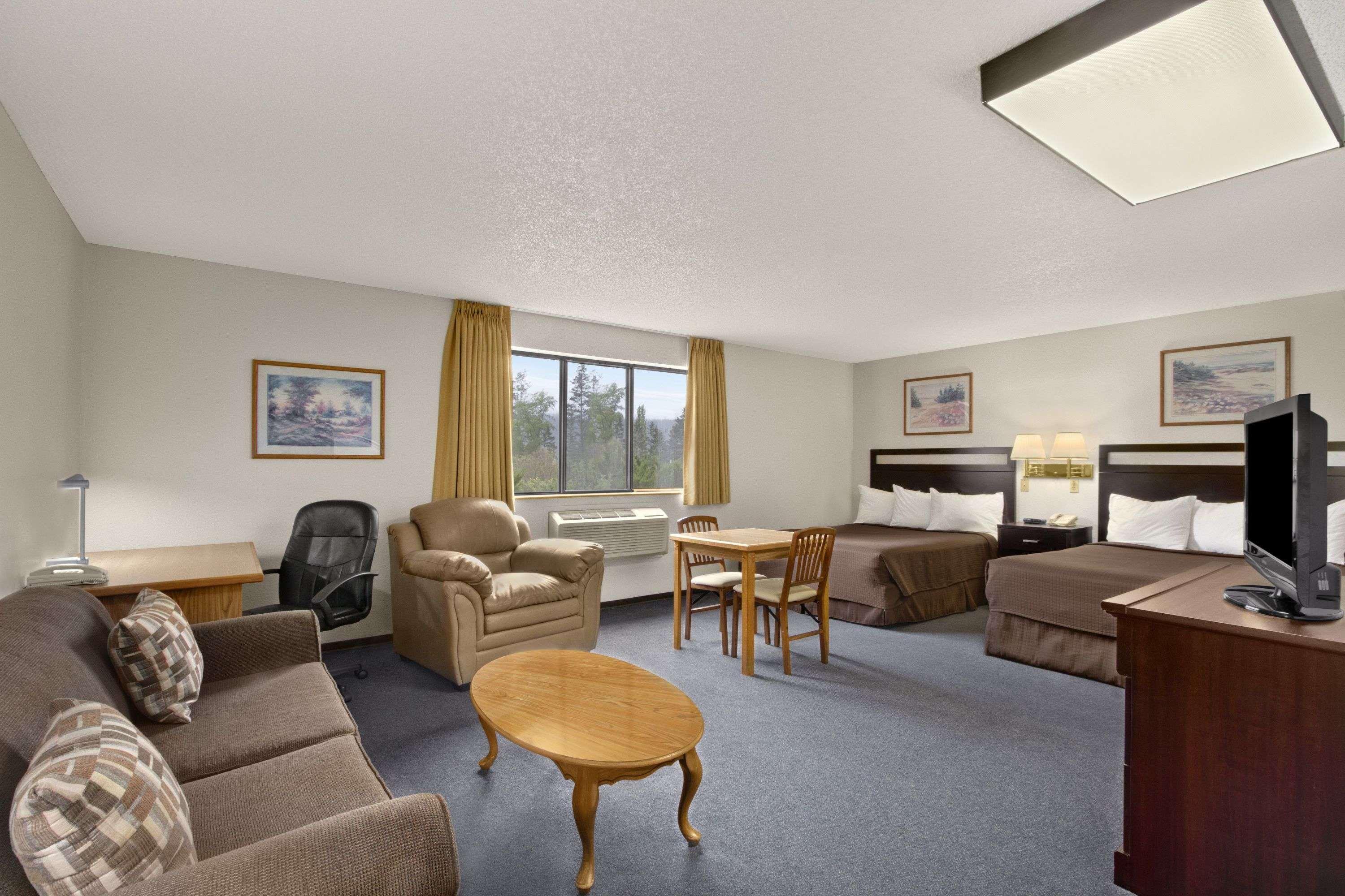 Super 8 By Wyndham Williams Lake Bc Екстериор снимка