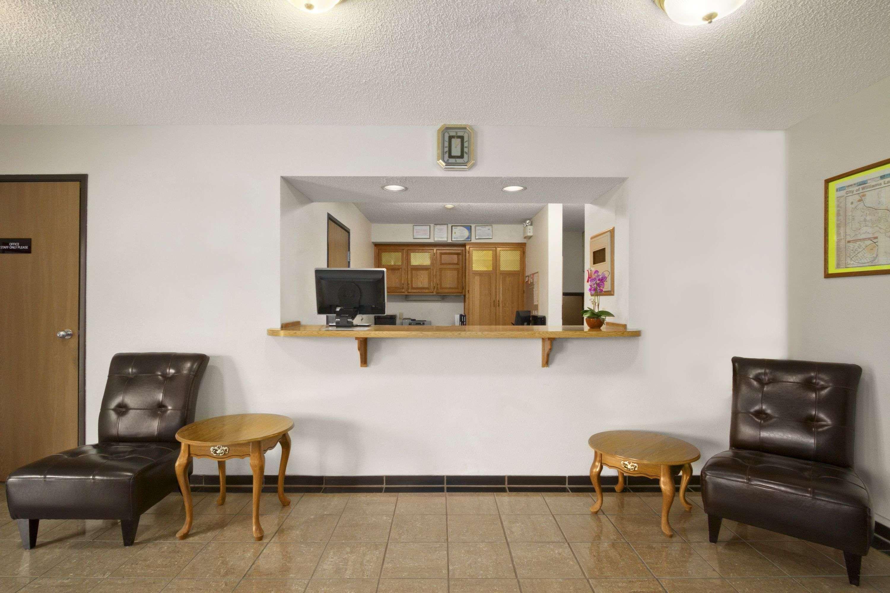 Super 8 By Wyndham Williams Lake Bc Екстериор снимка