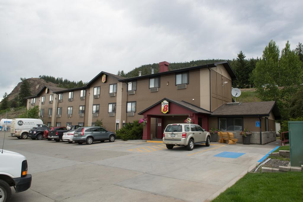 Super 8 By Wyndham Williams Lake Bc Екстериор снимка