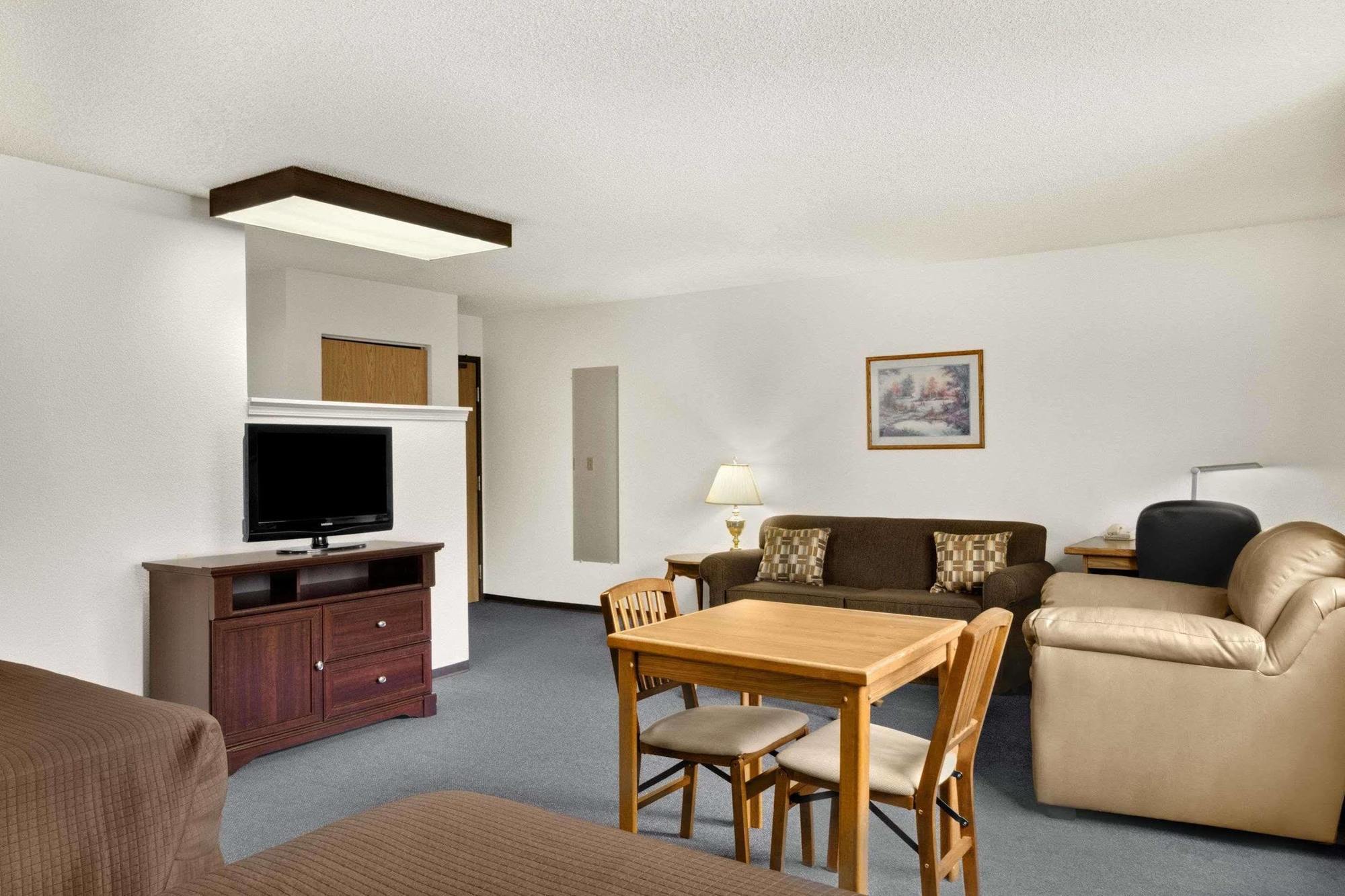 Super 8 By Wyndham Williams Lake Bc Екстериор снимка