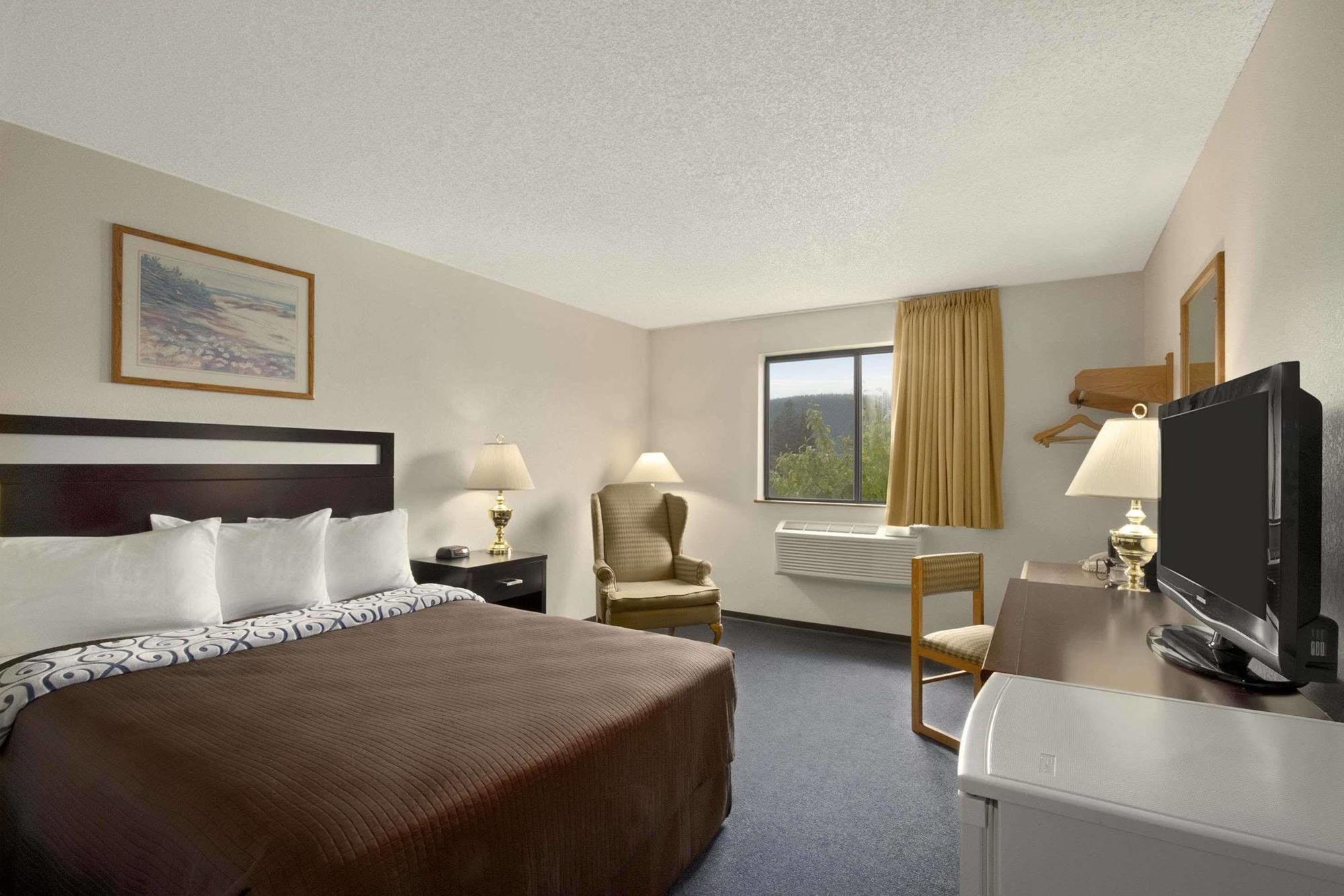 Super 8 By Wyndham Williams Lake Bc Екстериор снимка